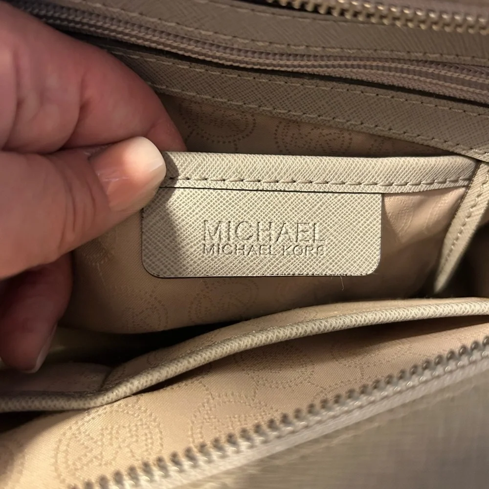 Michael Kors Selma Medium Saffiano Satchel Crossbody NWOT!!